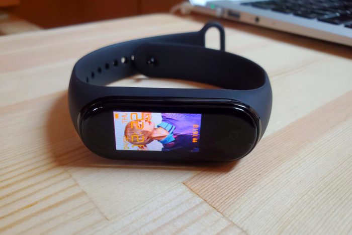 Xiaomi Mi band 4 最上もが
